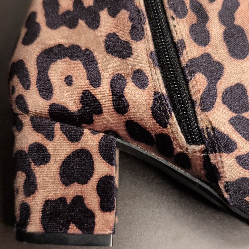 A New Day Leopard Print Booties Side Zipper Edgy Chic Mob Wife Size 6.5 - Picture 9 of 11